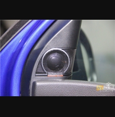 高6R裝丹拿音響及原廠翻蓋倒車影像。