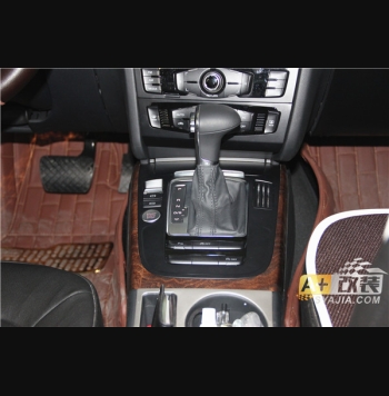 A4L 一鍵啟動 無鑰匙進入，全車岑木內(nèi)飾 折疊后視鏡 后排出風(fēng)口 全車燈光包